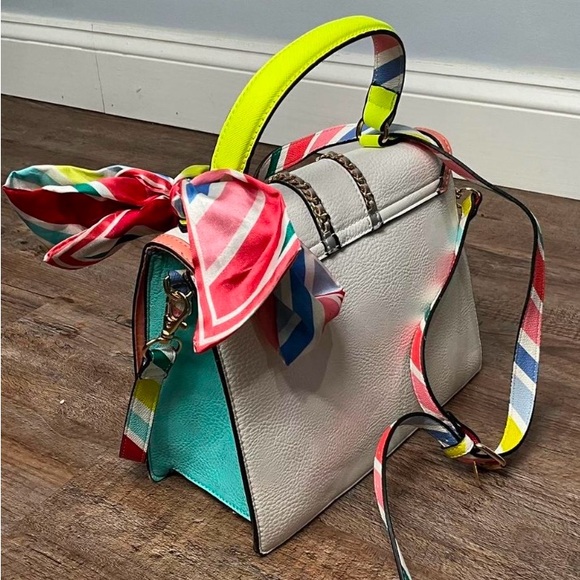 Like New Aldo Afoirien White and Multi Color Satchel Shoulder Handbag - Picture 4 of 11
